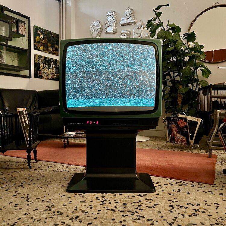 Nordmende 'Prestige DeLuxe Colorsonic 2400' Televizyon 