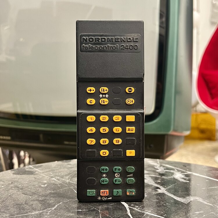 Nordmende 'Prestige DeLuxe Colorsonic 2400' Televizyon 
