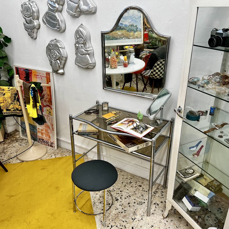 Mid Century Krom Aynalı Makyaj Masası ve Tabure Takımı 