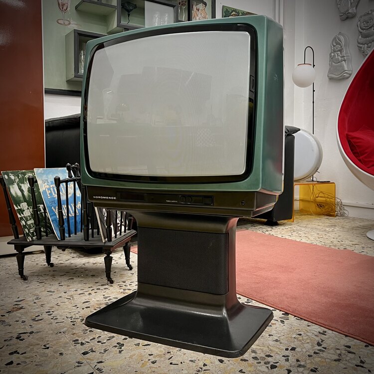 Nordmende 'Prestige DeLuxe Colorsonic 2400' Televizyon 