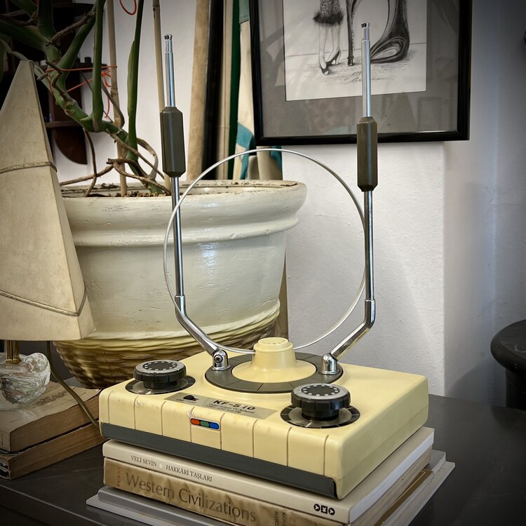 KF-510 Vintage İç Mekan Renkli Televizyon Anteni  