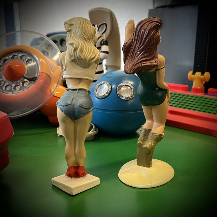 Ganz Pin-Up Bottle Holder