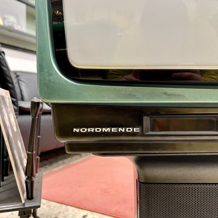 Nordmende 'Prestige DeLuxe Colorsonic 2400' Televizyon 