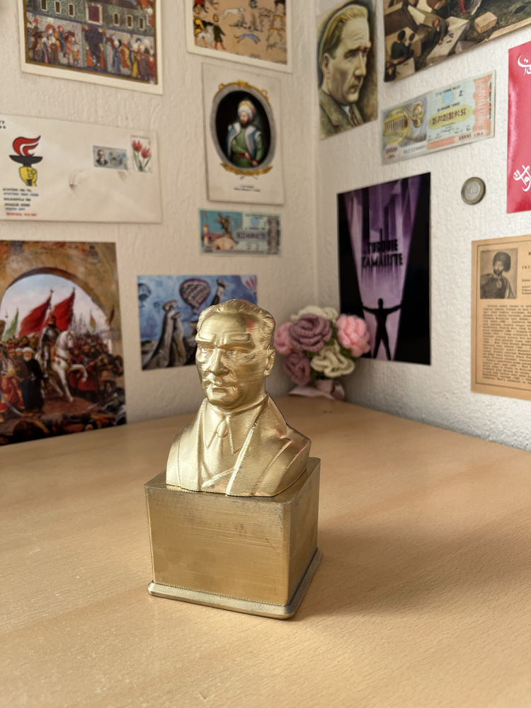 Atatürk Büstü (Altın)