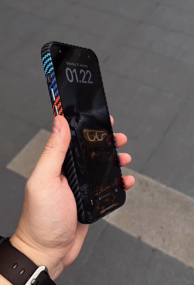 İphone Mc Rainbow Carbon MagSafeli Kılıf