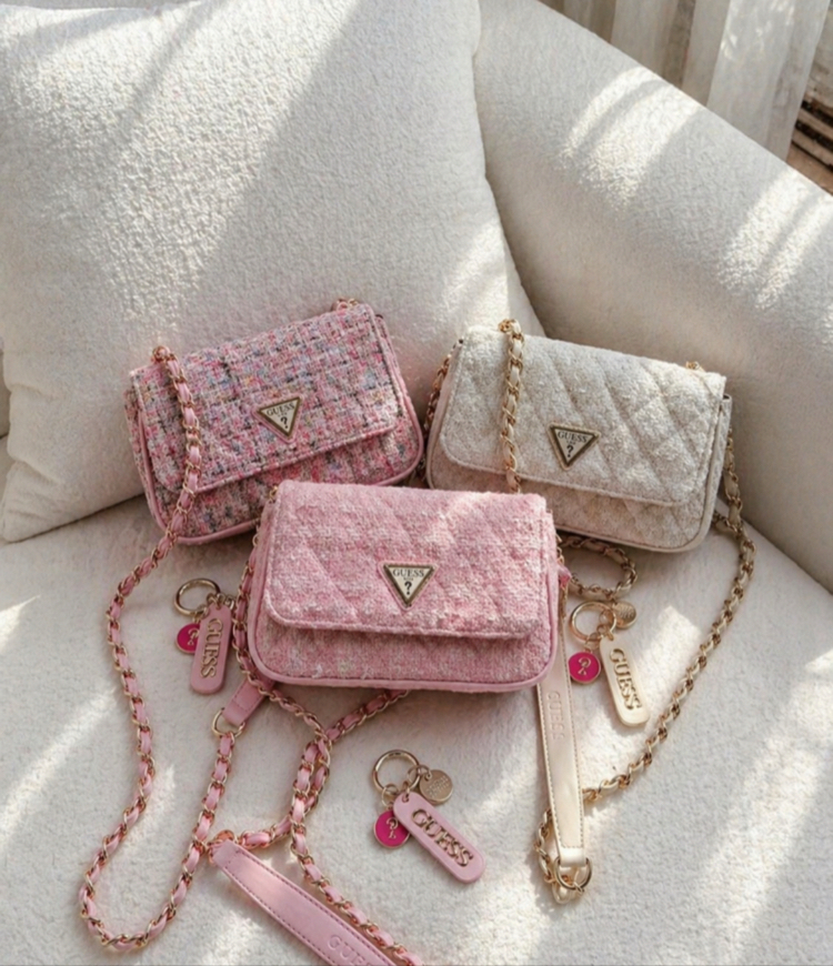 Guess Charmlı Çanta
