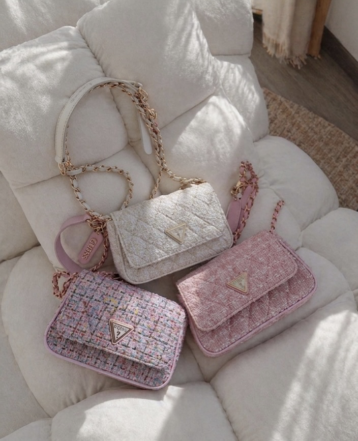 Guess Charm Çanta