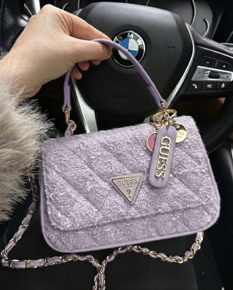 Guess mor charm çanta