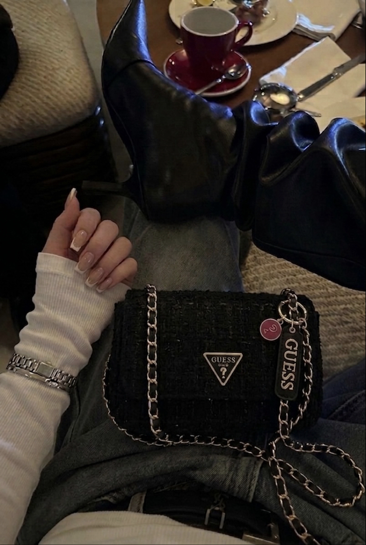 Guess Charm Black Çanta
