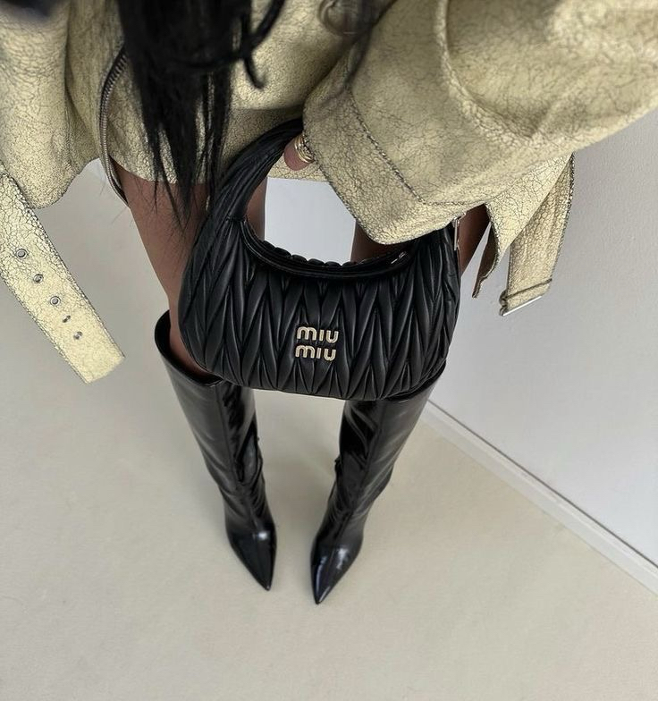 Miu Miu Siyah Çanta