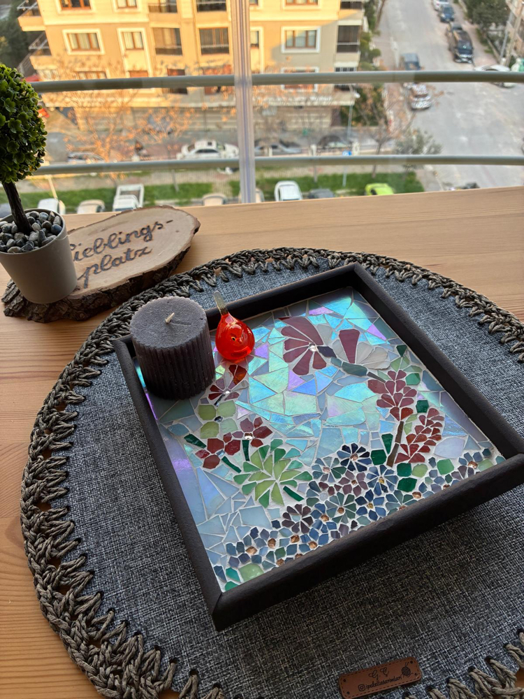 El Yapımı Mozaik Dekoratif Tepsi – Floral Desen