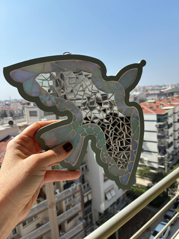 Işıltılı Kuş Mozaik Duvar Panosu