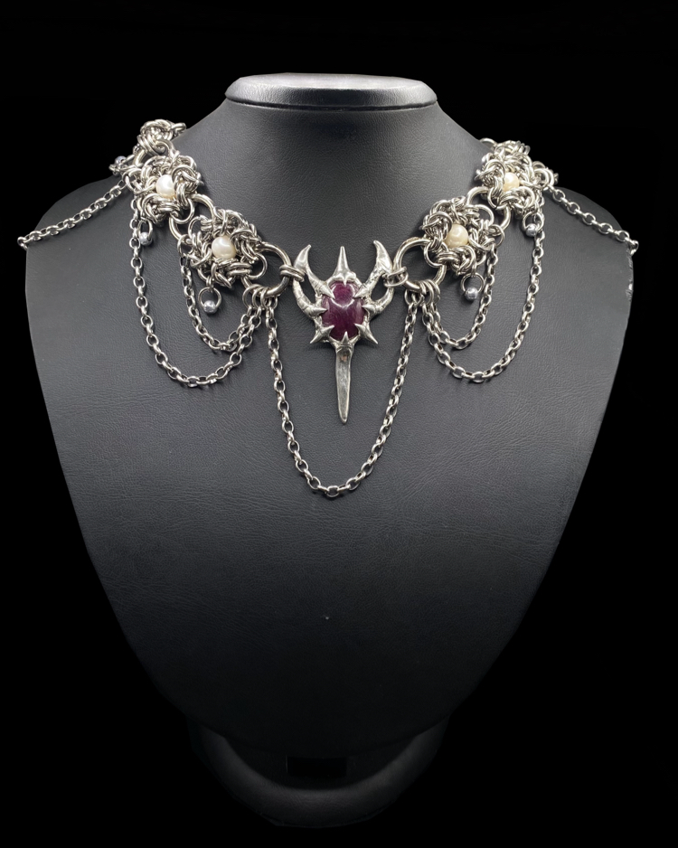 Ruby Talisman Chain İnci ve Yakut Detaylı El Örgüsü Zincir Kolye