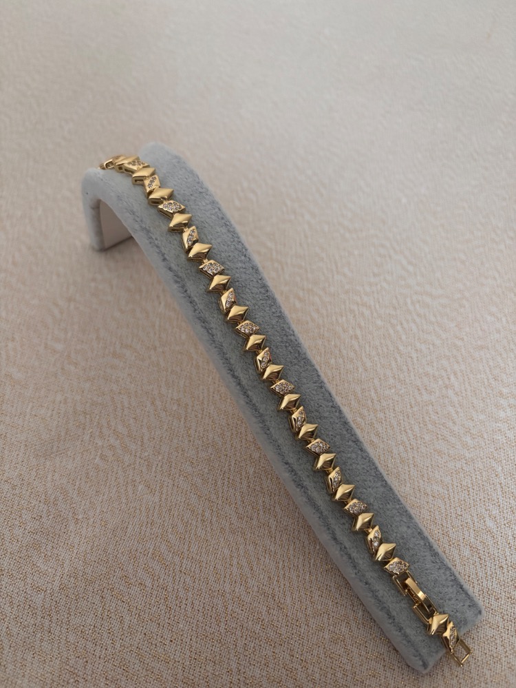 Gold bilekli