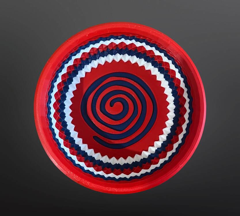 Berber Direği Tıraş Kasesi, Kırmızı Ağızlı PETG, Lacivert Spiral Taban (120 mm)
