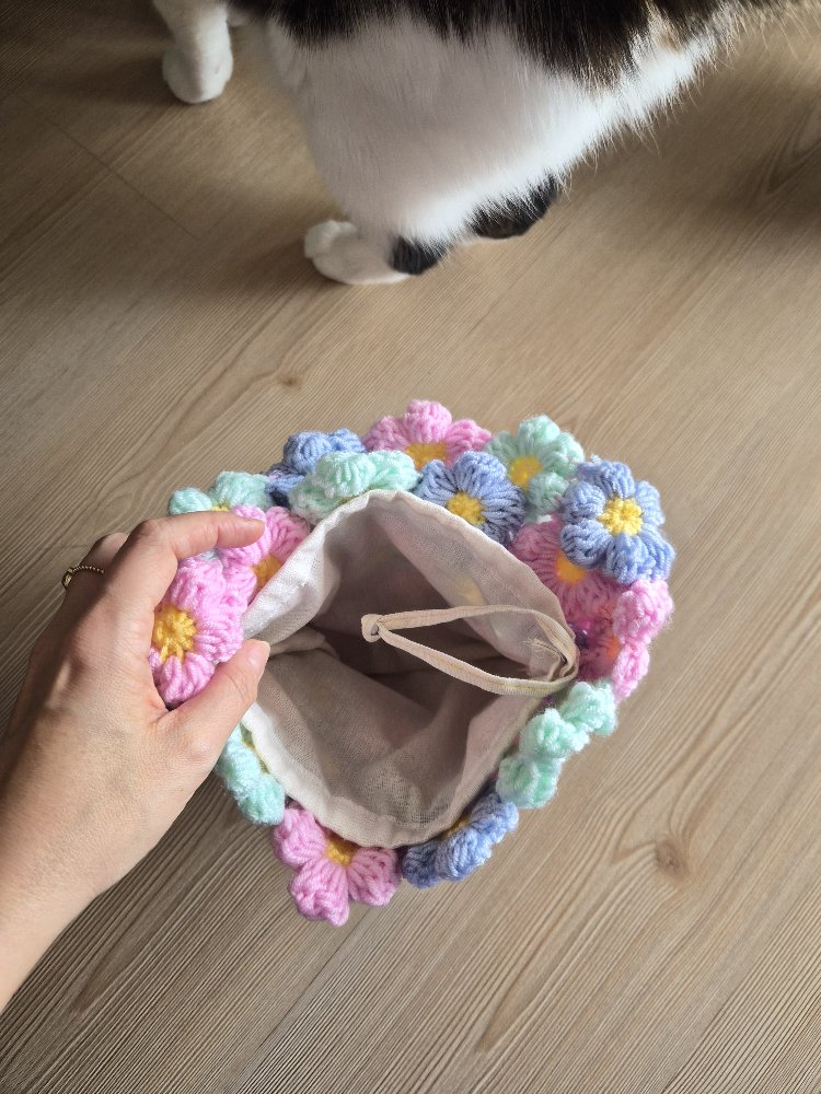 El Yapımı Çiçek Motifli Örgü Çanta