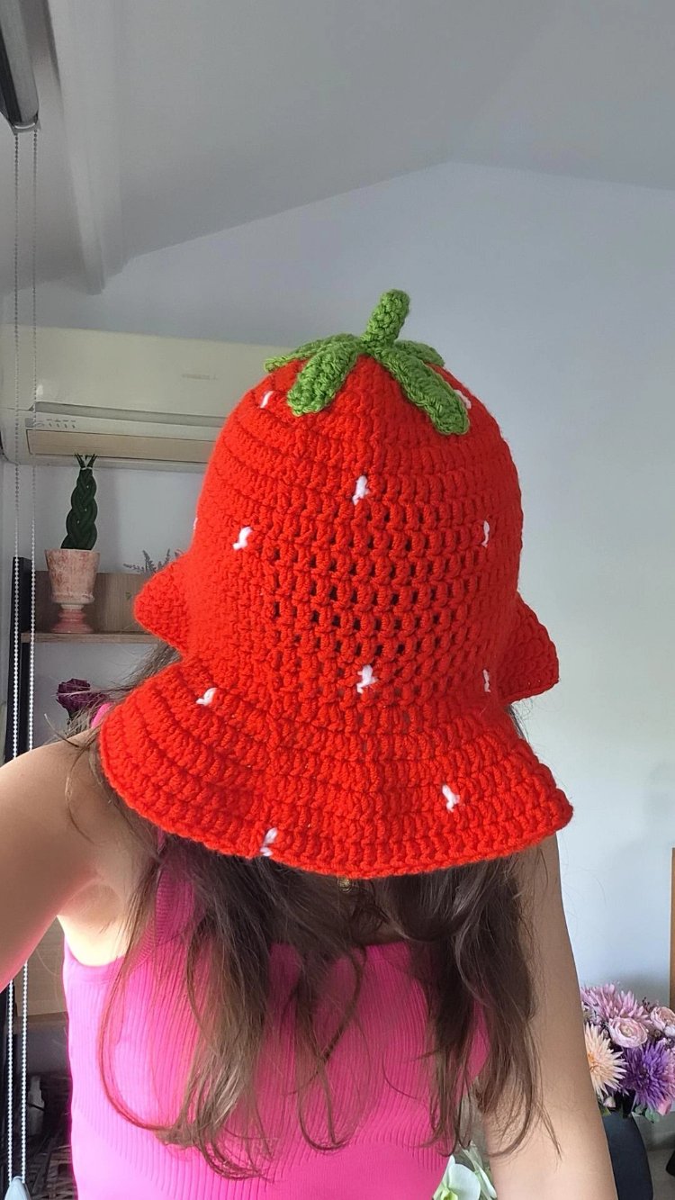 Çilek Örgü Bucket Şapka