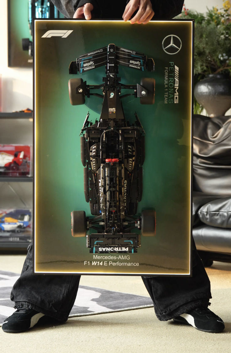 LEGO Technic Mercedes W15 F1 Lego Tablo