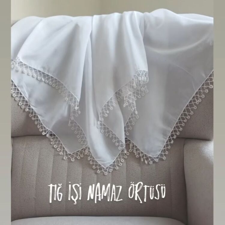 Tığ işi namaz örtüsü