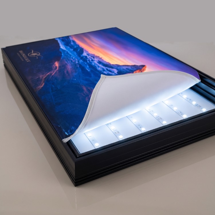 LEDBOX "Şarjlı,Taşınabilir, Işıklı, Çift Yönlü, Titanium gövde" Mobil Dijital TABELA