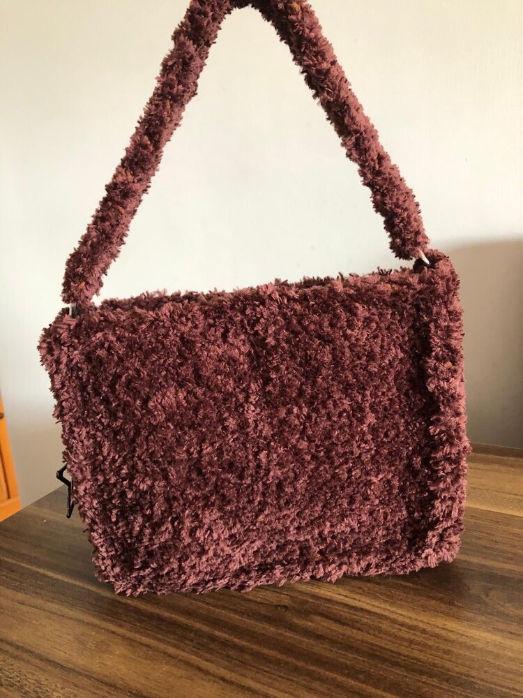 Ürün adı: Minik peluş çanta