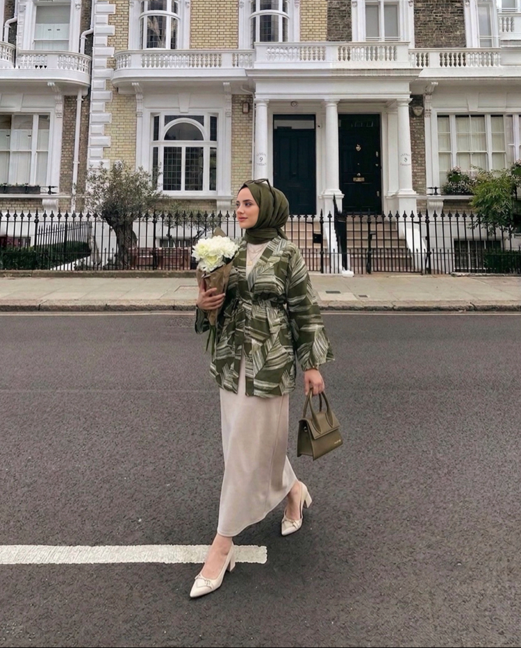 Cesika Kimono & Bej İç Elbise