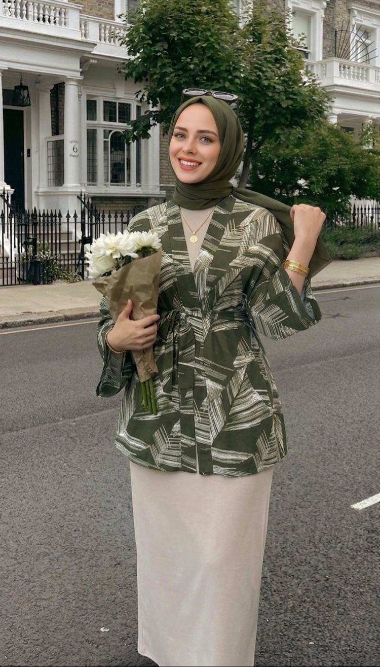 Cesika Kimono & Bej İç Elbise