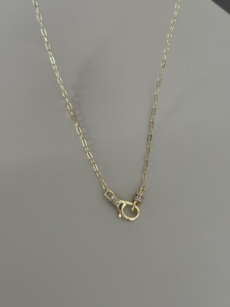 Özel seri taşlı tasarım kilitli Ataç kolye ( 54 cm)