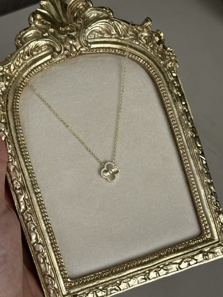 Özel seri taşlı Gold yonca kolye (45 cm)