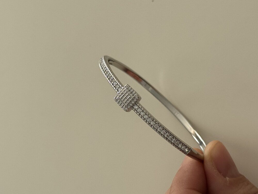 Xuping ortası kare taşlı Silver kelepçe (57 mm)