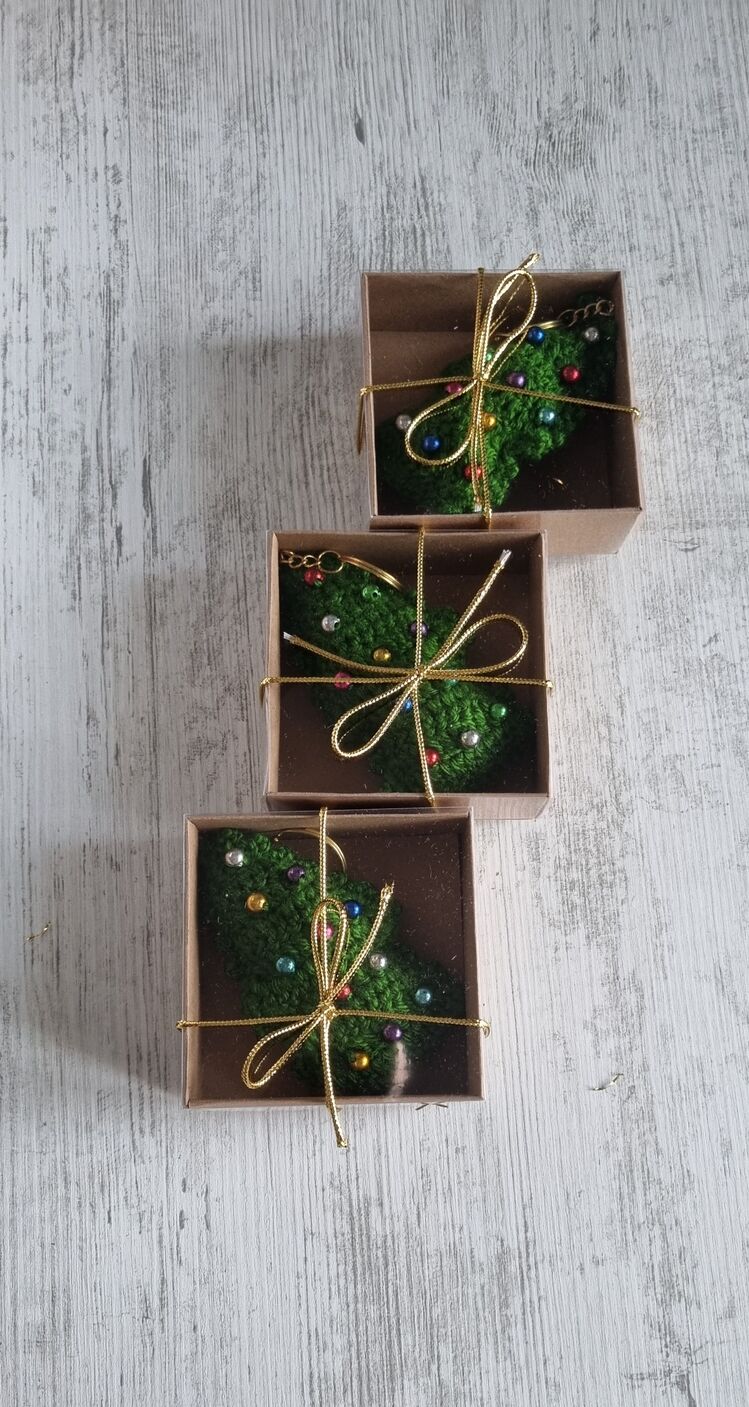 Özel kutusunda hediyelik el örgüsü noel ağacı anahtarlık(3 adet)