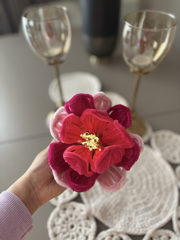     Fuchsia Bloom Lamp