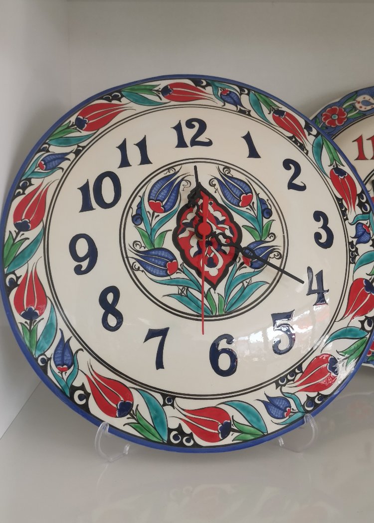 Çini desenli duvar saati (Wall clock with Turkish tile pattern)