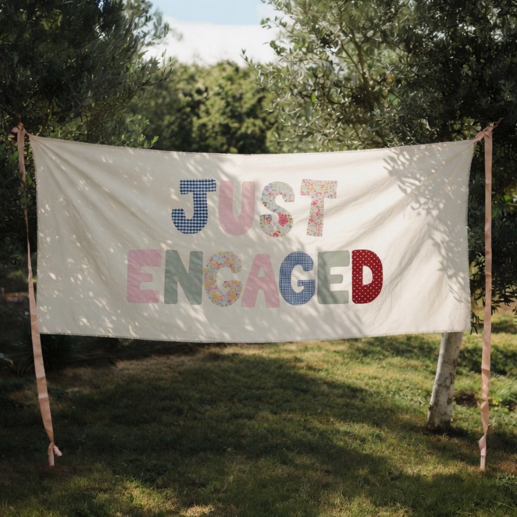 Just Engaged Bannerı — El Yapımı Kumaş Nişan Süsü