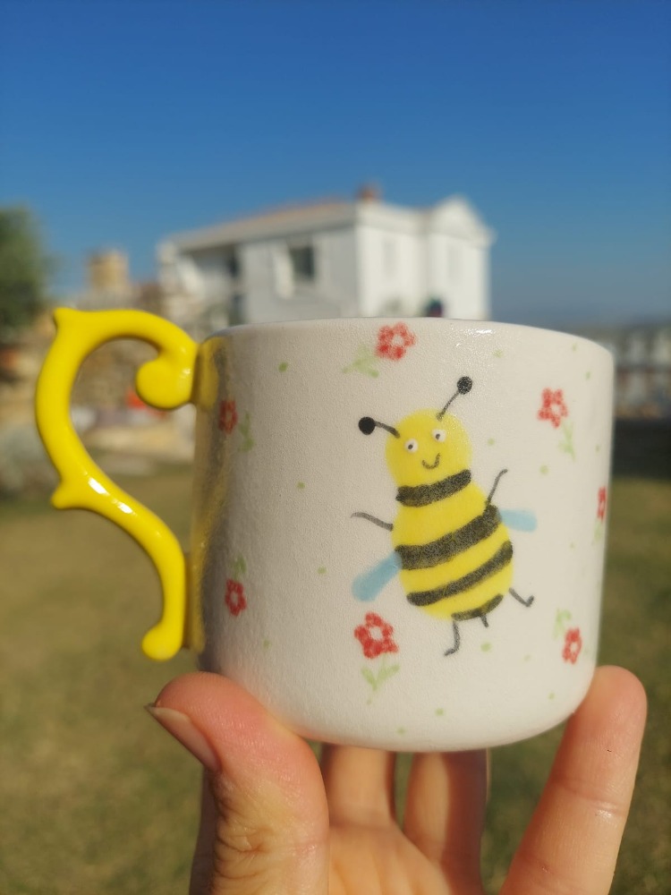 Arı ve Bahar Çiçekleri Temalı Kupa - 200 ml
