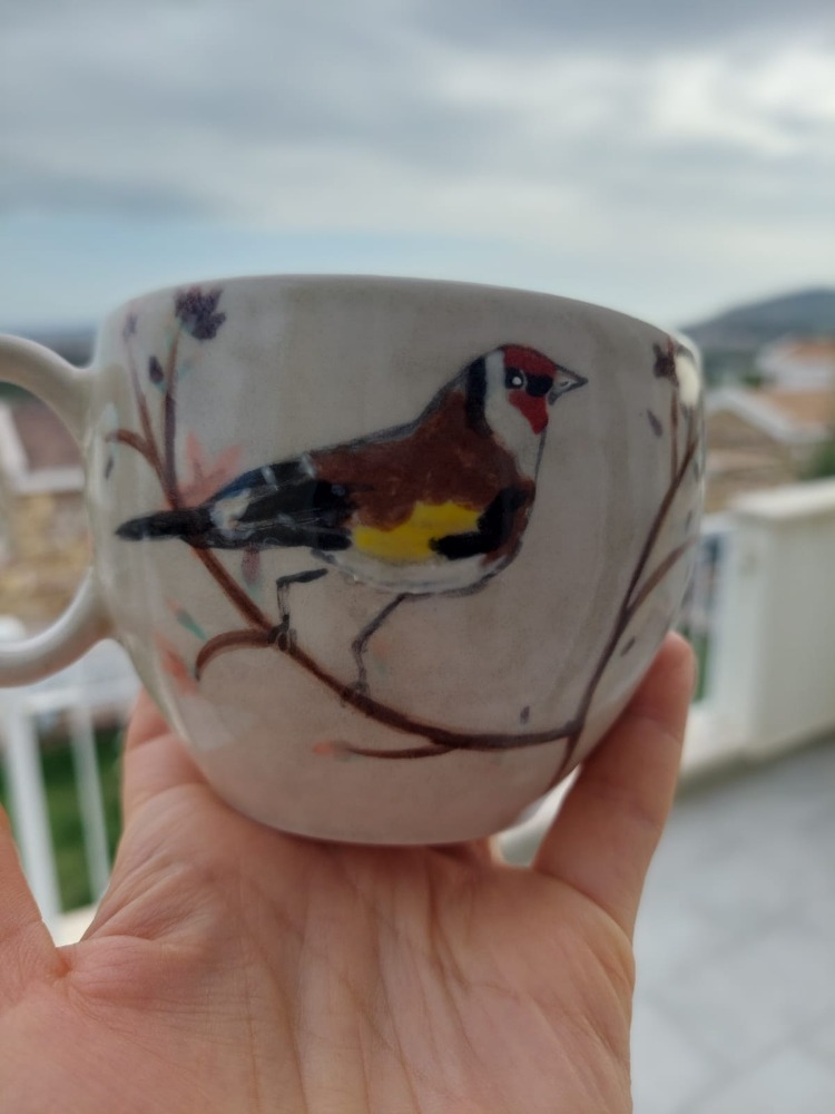 El Boyama SAKA Kuşu Desenli Kupa- 250ml-Kırık Beyaz Zemin