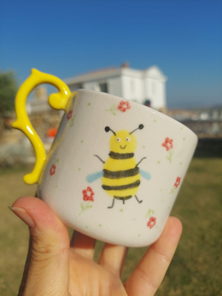 Arı ve Bahar Çiçekleri Temalı Kupa - 200 ml