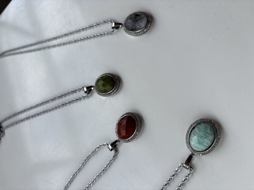 Amazonit, Jasper, Labradorit, Kuvars, Yeşim, Çilek Kuvars, Unakit Kolyeler