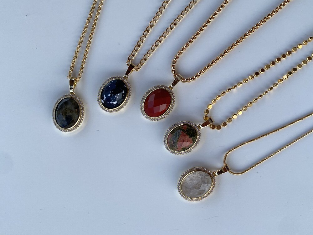 Kuvars, Unakit, Jasper, Obsidyen ve Labradorit Kolyeler