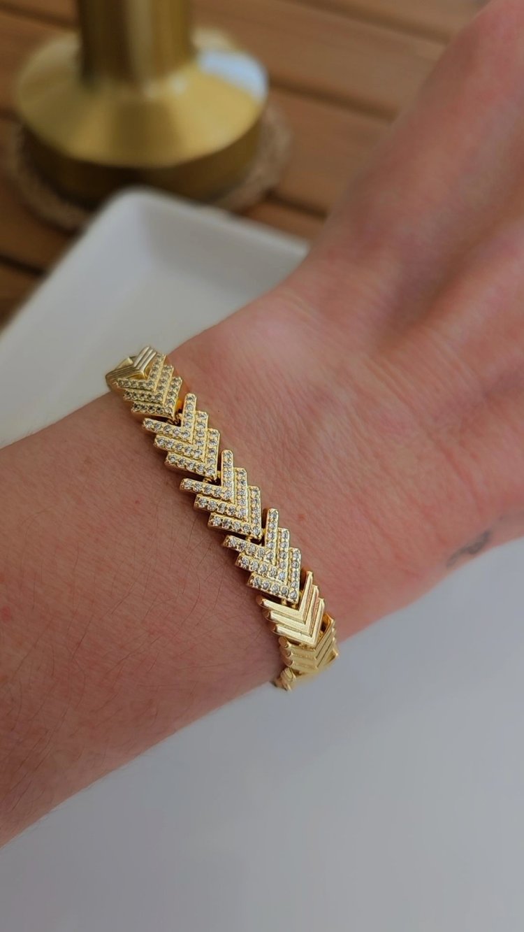 Özel Seri V Model Taşlı 14K Bileklik