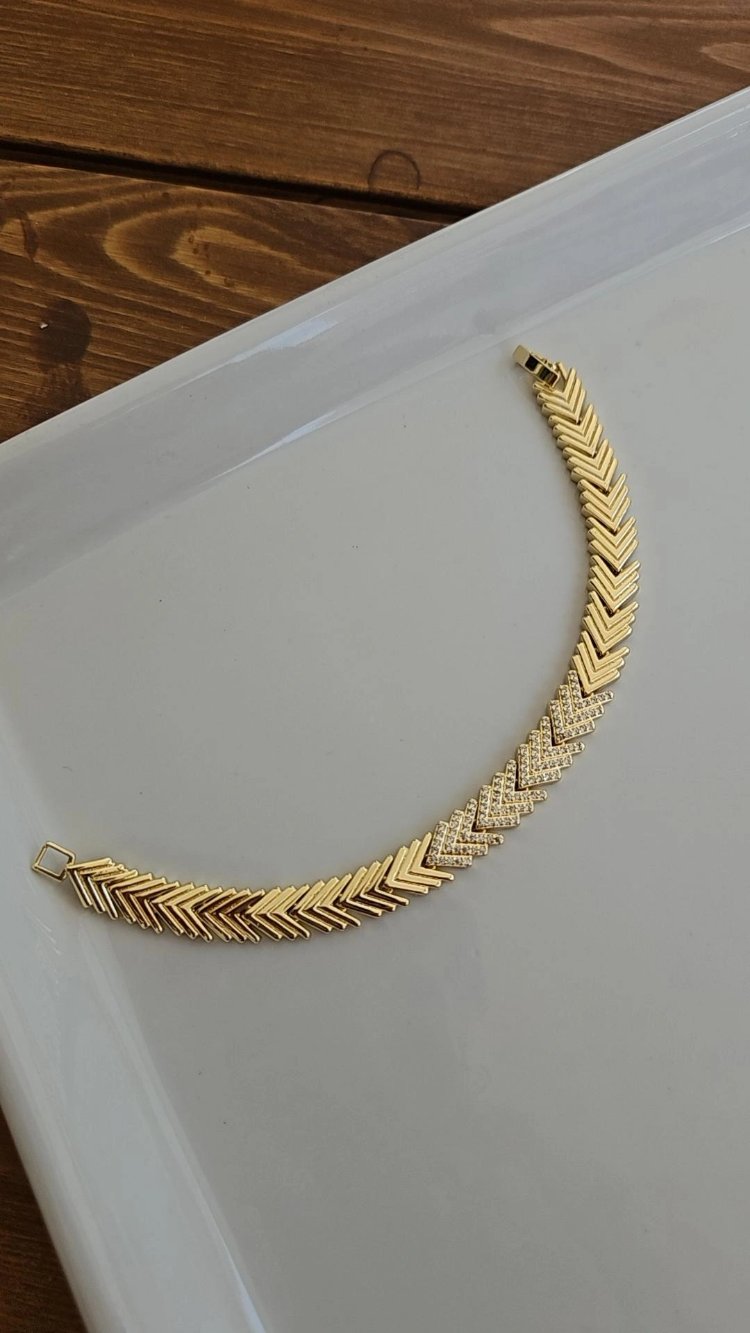Özel Seri V Model Taşlı 14K Bileklik