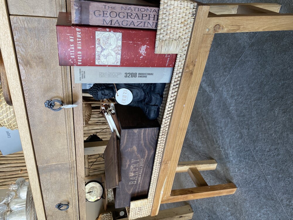 Teak ayaklı rattan tepsi