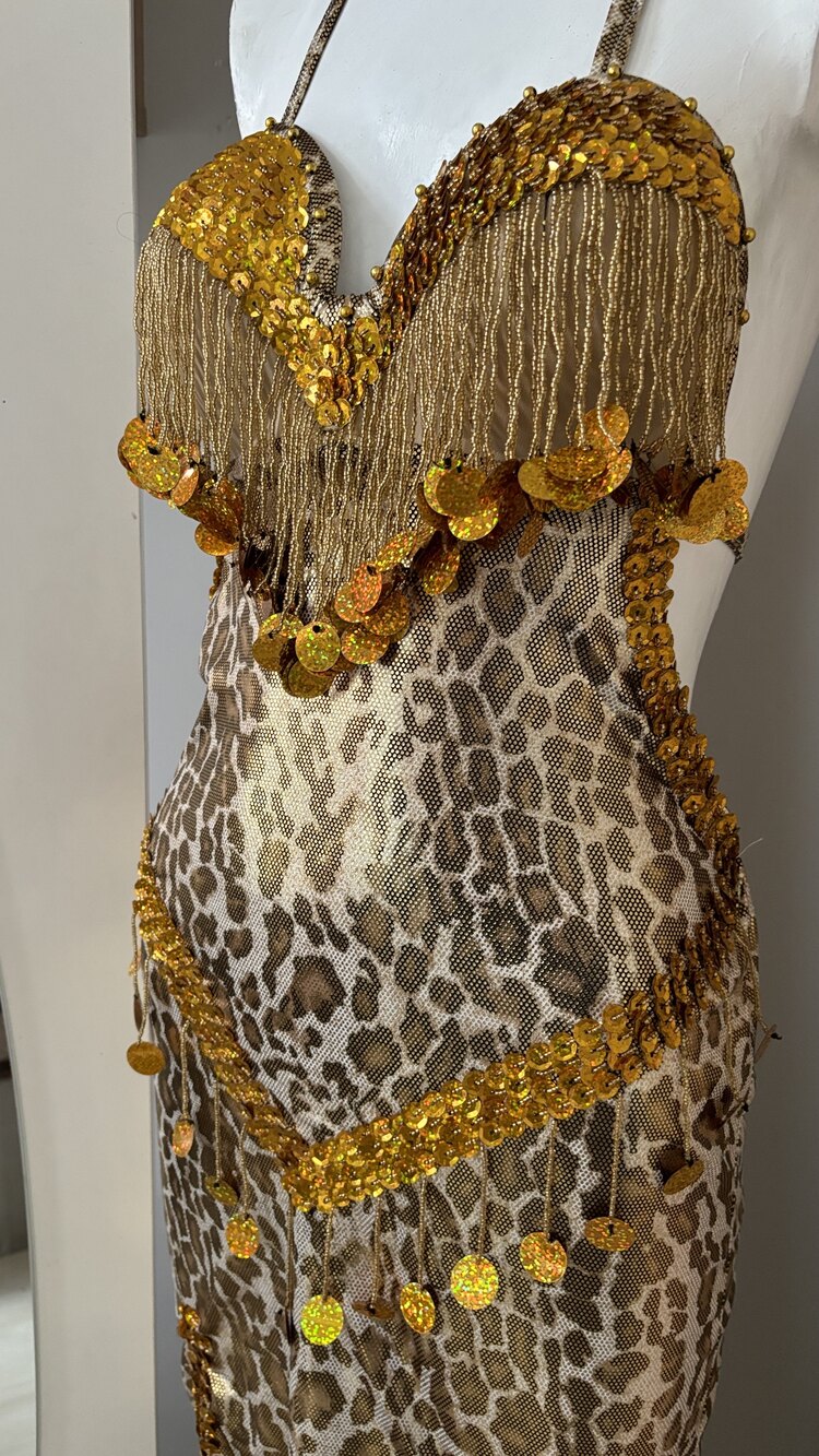 Leopar desenli yanlardan yırtmaçlı uzun kostüm