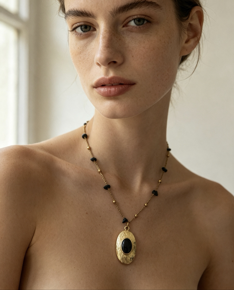Maelis Necklace (Black)