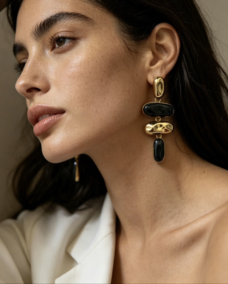 Solea Black Earring 