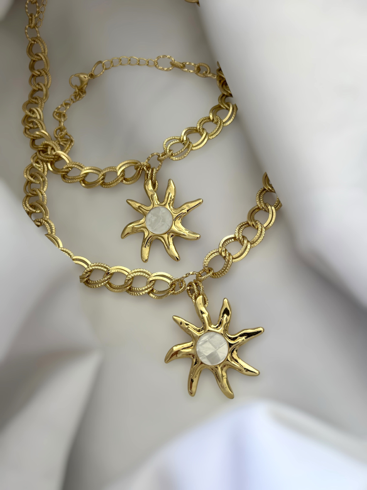 Helia  Sun Necklace 