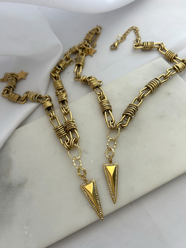 Elow Necklace