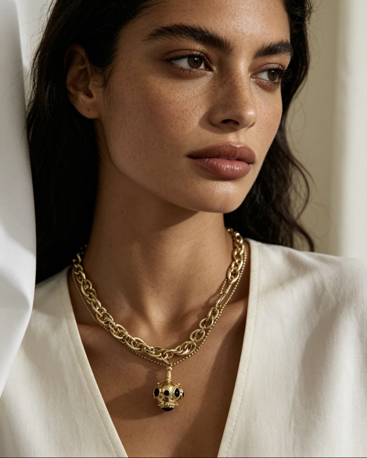Regina Nera Necklace 