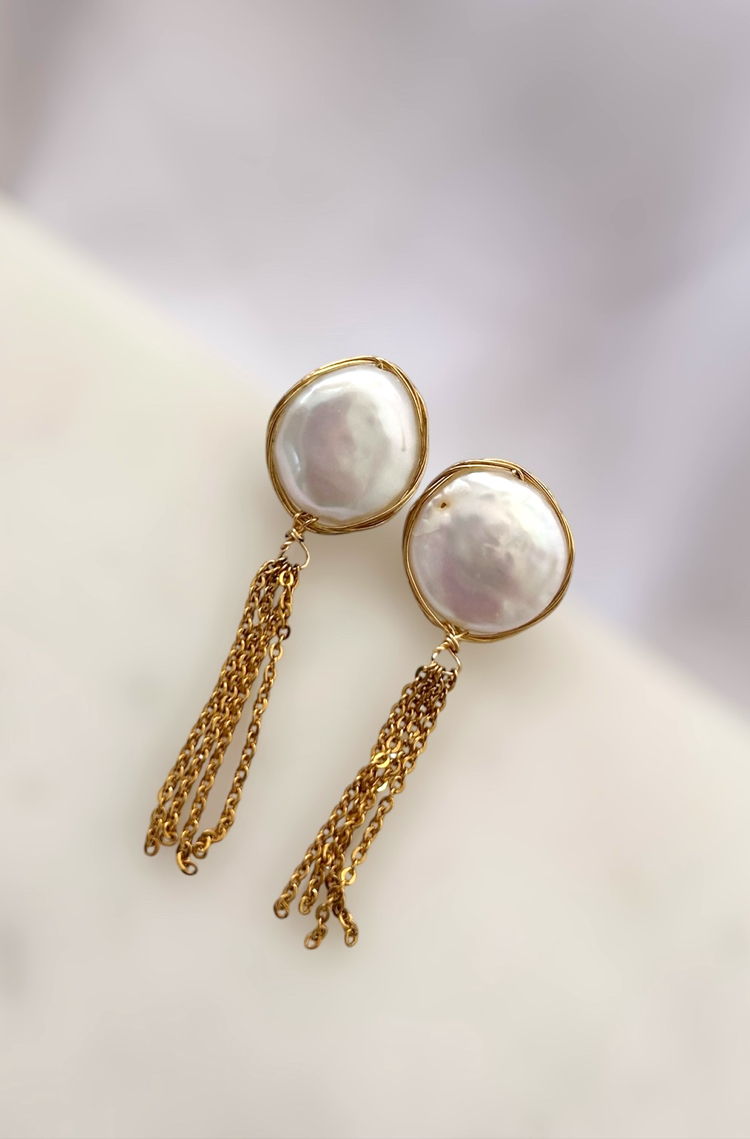 Marina pearl earring