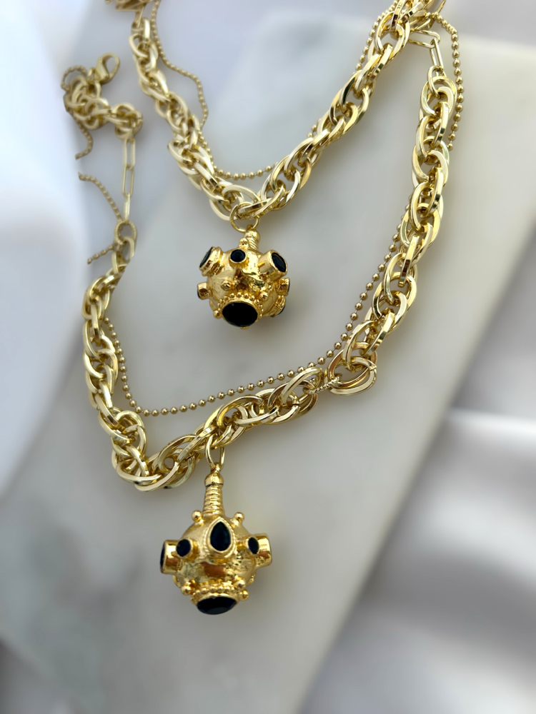 Regina Nera Necklace 